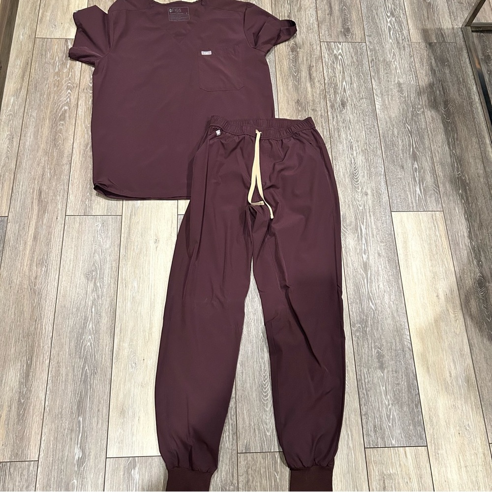 FIGS Men’s Scrub Set in Dark Fig - Medium Top, Small Pant